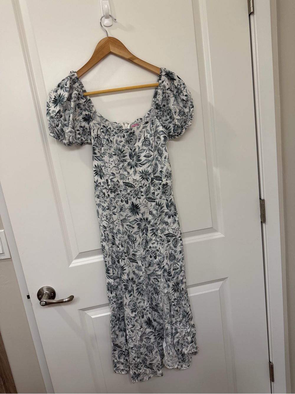 Women’s White Floral Puff-Sleeve Maxi Dress